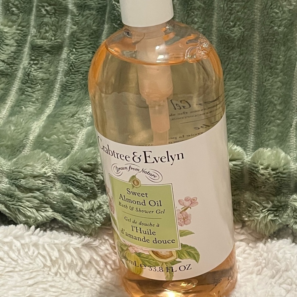 Crabtree & Evelyn Sweet Almond Oil Body Wash - Cream and Gold - Picture 2 of 7